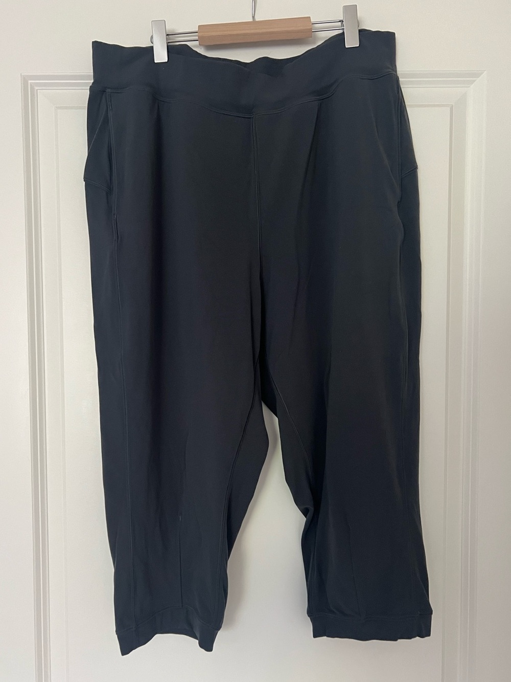 Lululemon Grey Capris